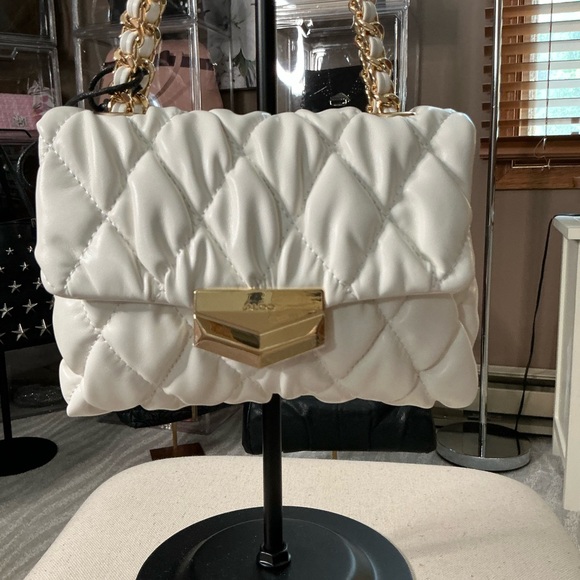 Aldo’s Elegant White Quilted Shoulder Bag NWOT - Picture 2 of 9